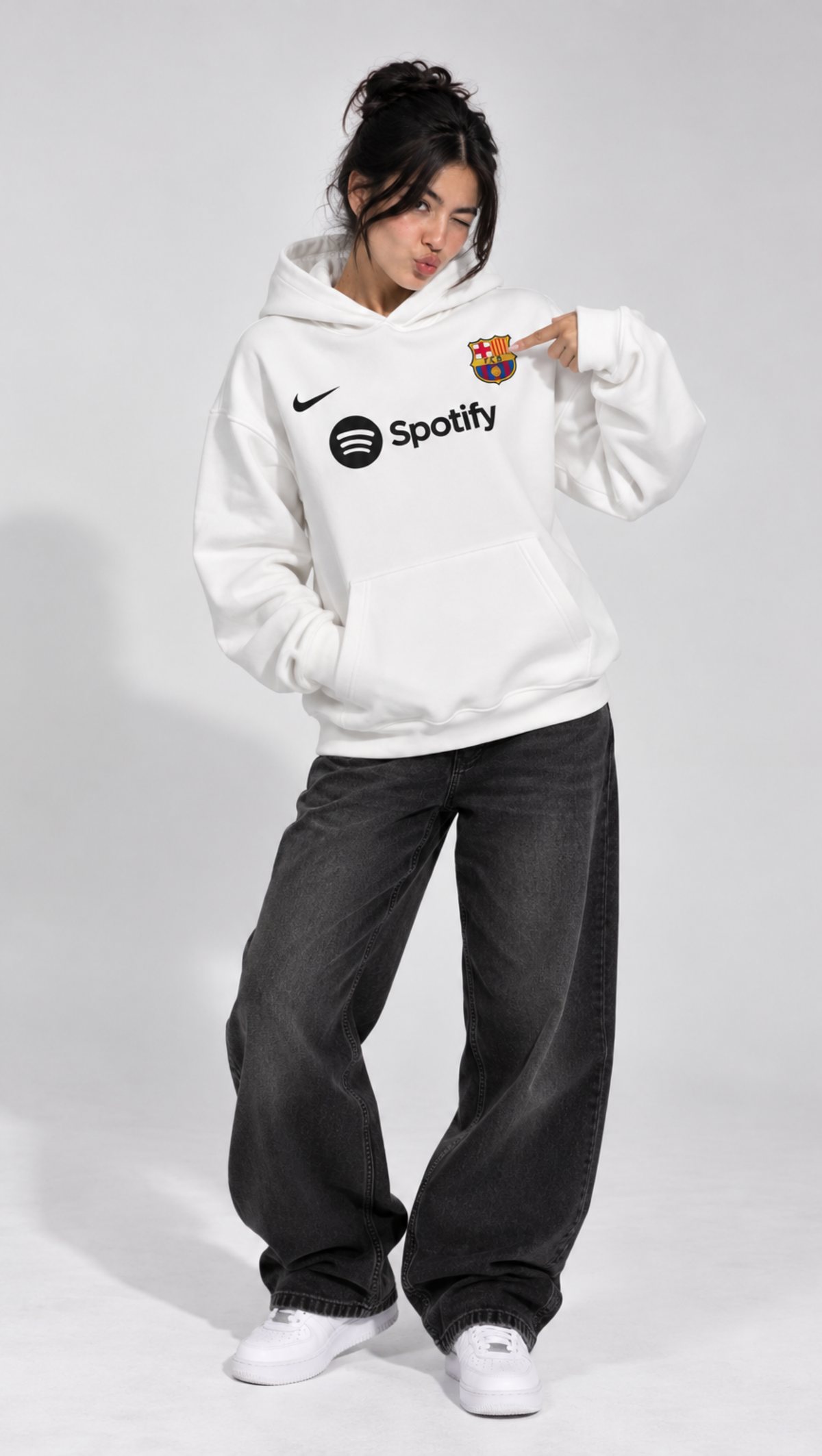 Dripzy Barça Blanco oversized hoodie white - football graphic streetwear hoodie Pakistan
